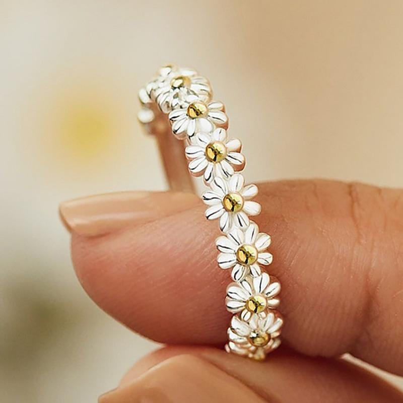 Adjustable silver ring with hand-painted enamel daisies