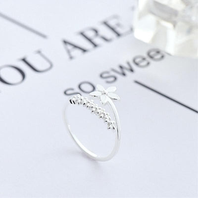 Adjustable ring made of 925 sterling silver with hand-painted enamel wildflower design
