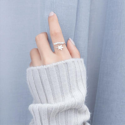 Adjustable ring made of 925 sterling silver with hand-painted enamel wildflower design