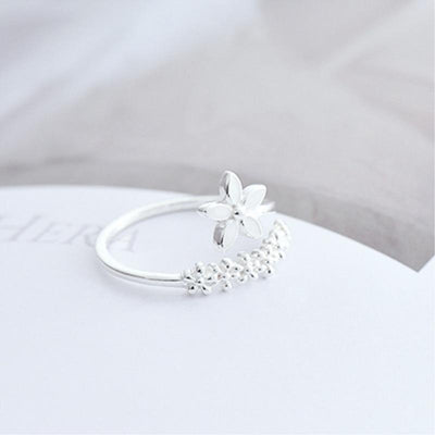 Adjustable ring made of 925 sterling silver with hand-painted enamel wildflower design